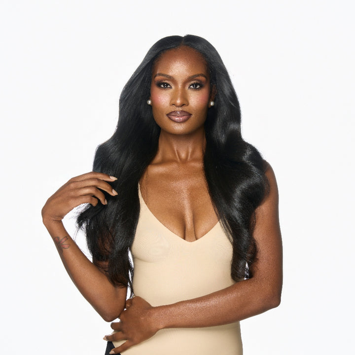 Model is wearing Raw LAO Wavy UPart Wig from YUMMY Extensions.